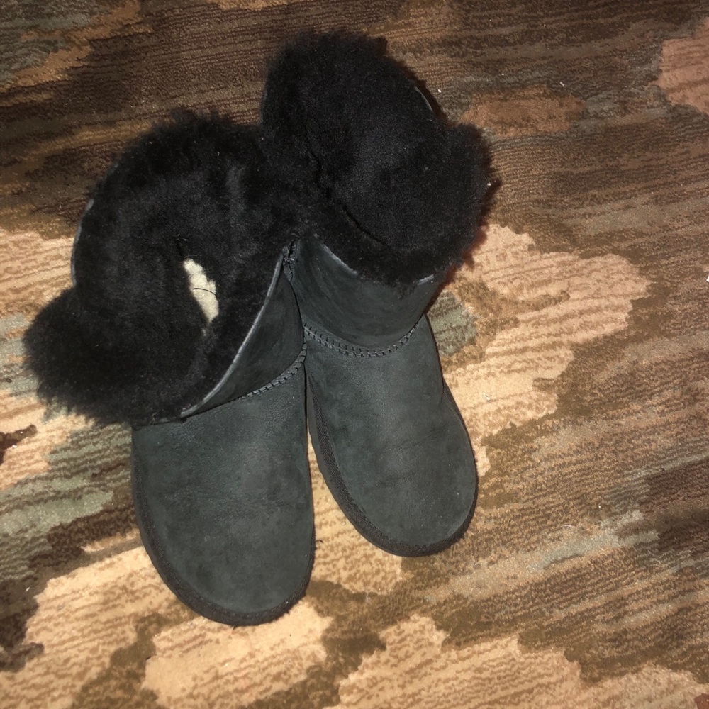 UGG Boots - Picture 2 of 6